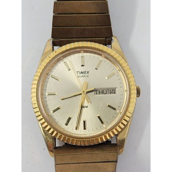 Vintage Men's Timex Quartz Gold Tone Analog Day Date Watch LA Cell WC Steel - Picture 2 of 4